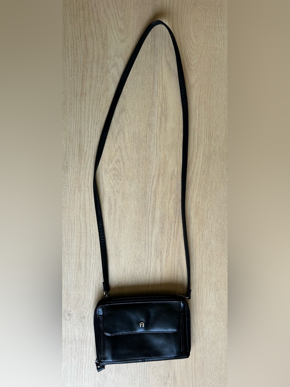 Etienne Aigner Black Crossbody Leather Bag with Removable Strap